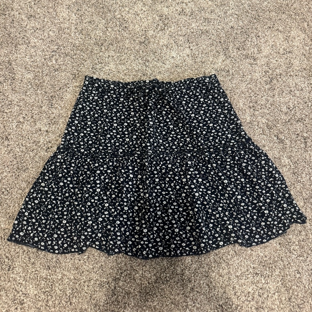 Brandy Melville Black and White Floral Mini Skirt Discontinued